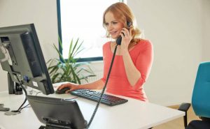 Ein ergonomischer Arbeitsplatz kann bei Rückenbeschwerden viel bewirken